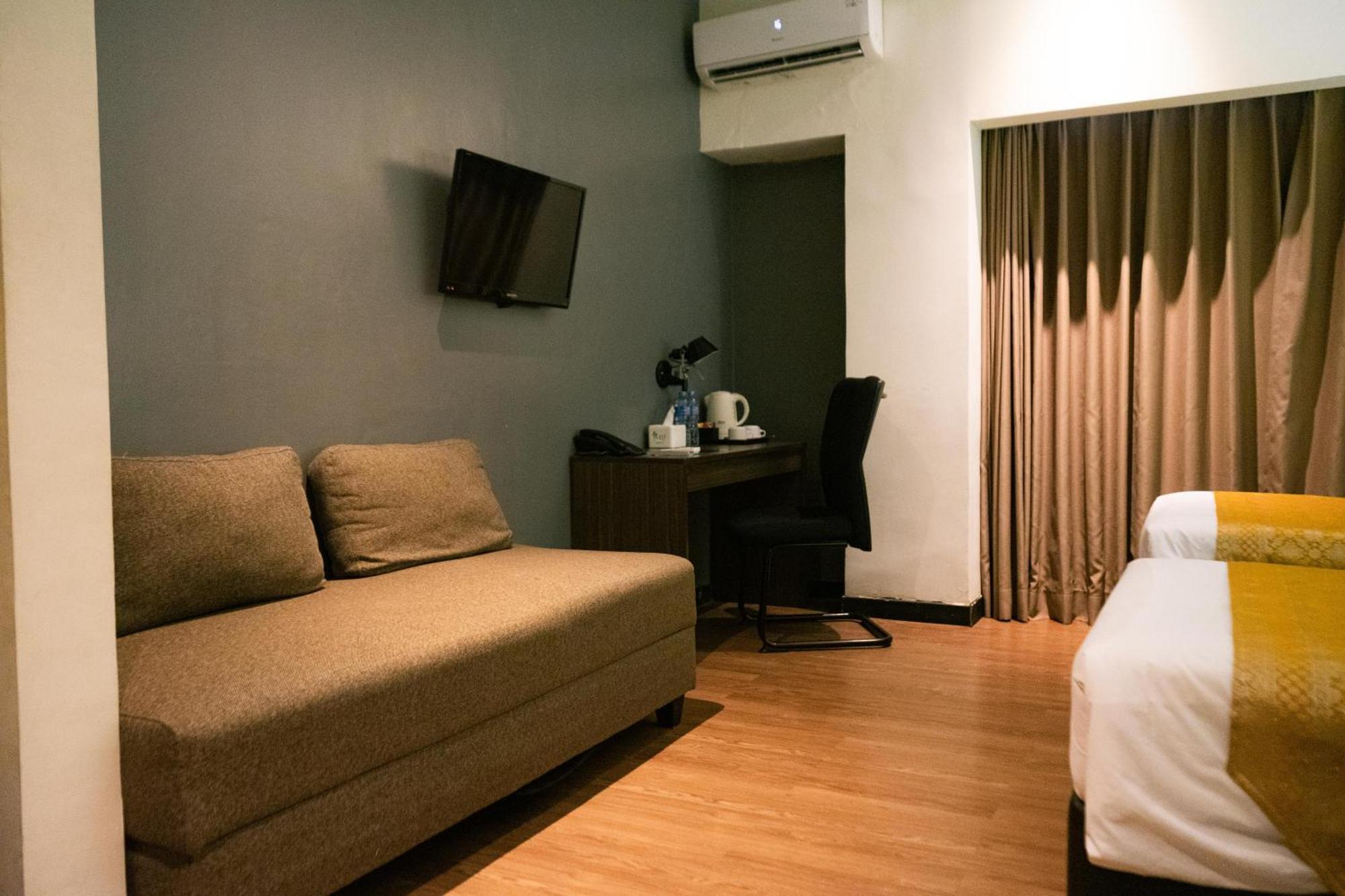 Yunna Hotel Lampung Bandar Lampung Exterior foto
