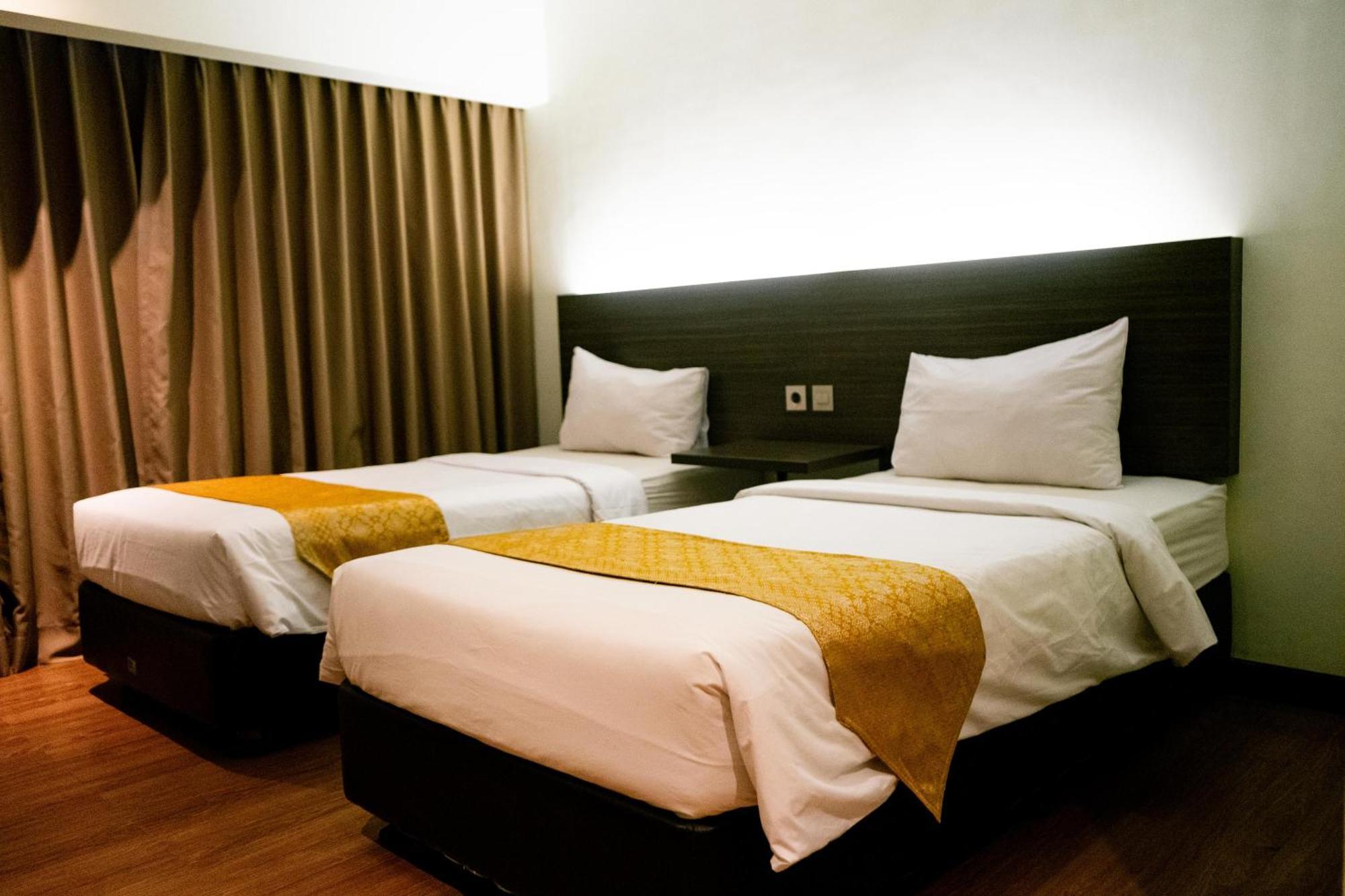 Yunna Hotel Lampung Bandar Lampung Exterior foto
